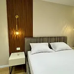 E&R Apartments At Myslym Shyri