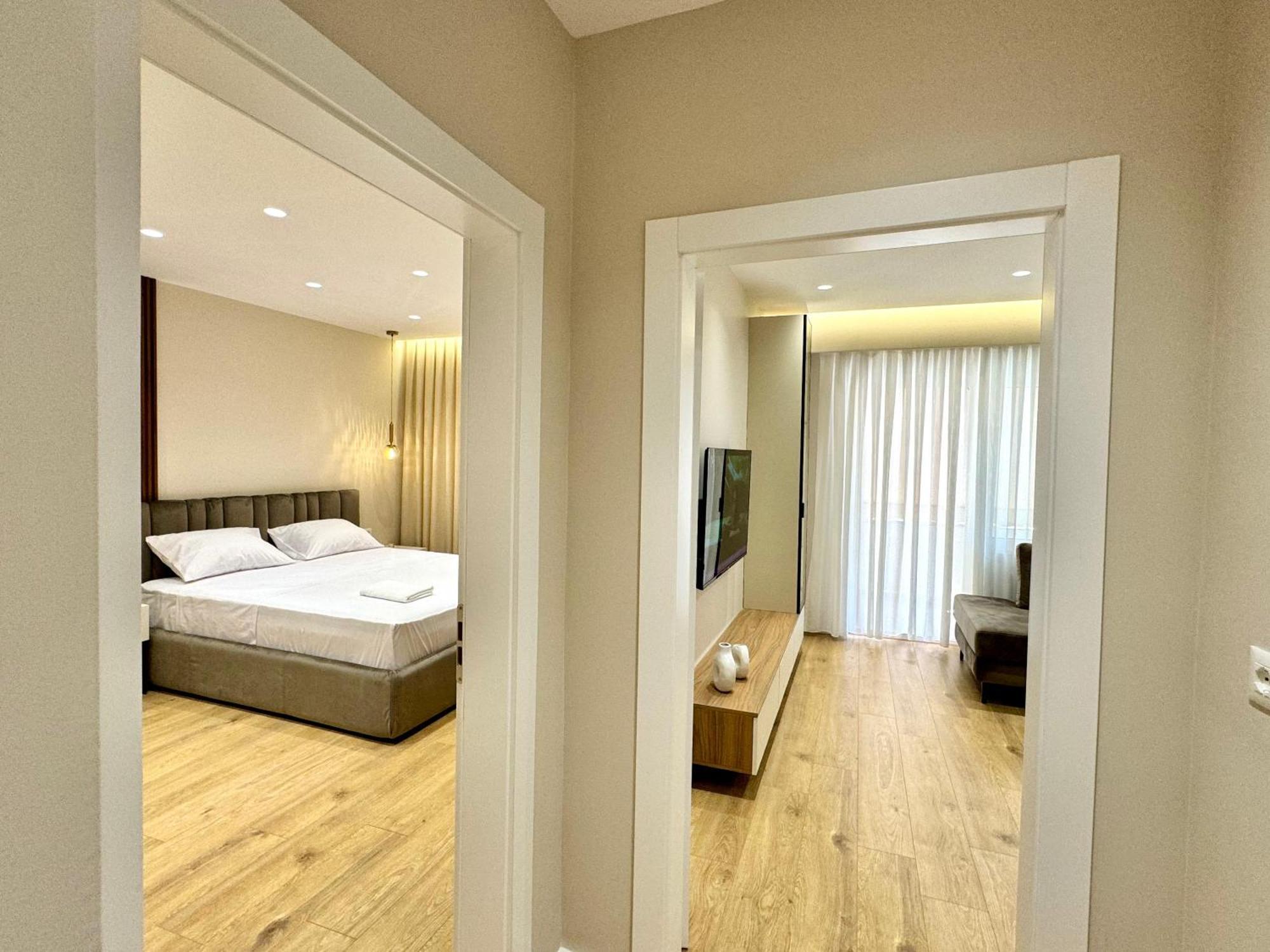 Hotell E&r At Myslym Shyri