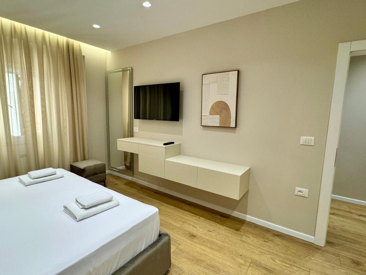 Hotell E&r At Myslym Shyri Tiranë