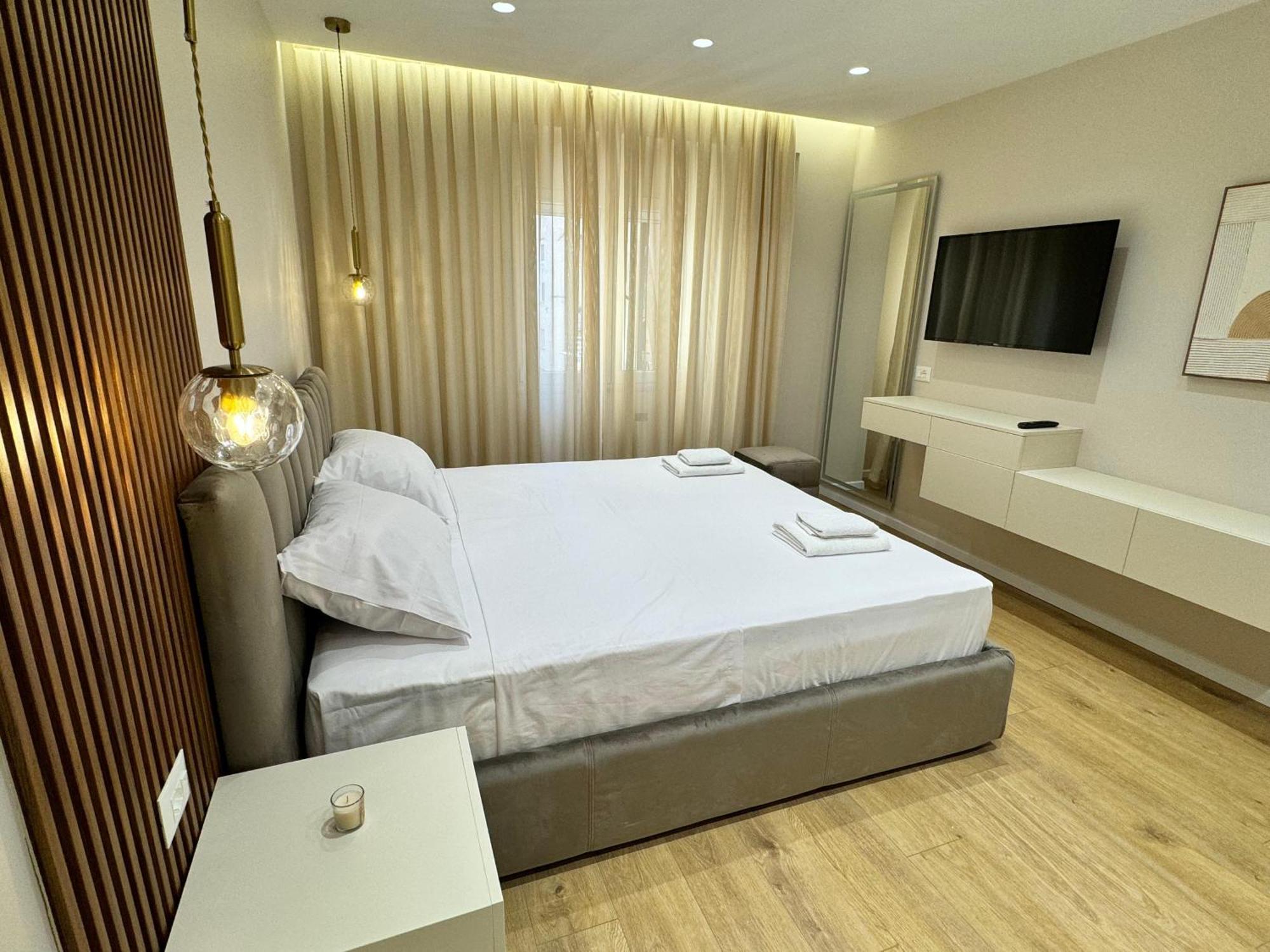 Hotell E&r At Myslym Shyri