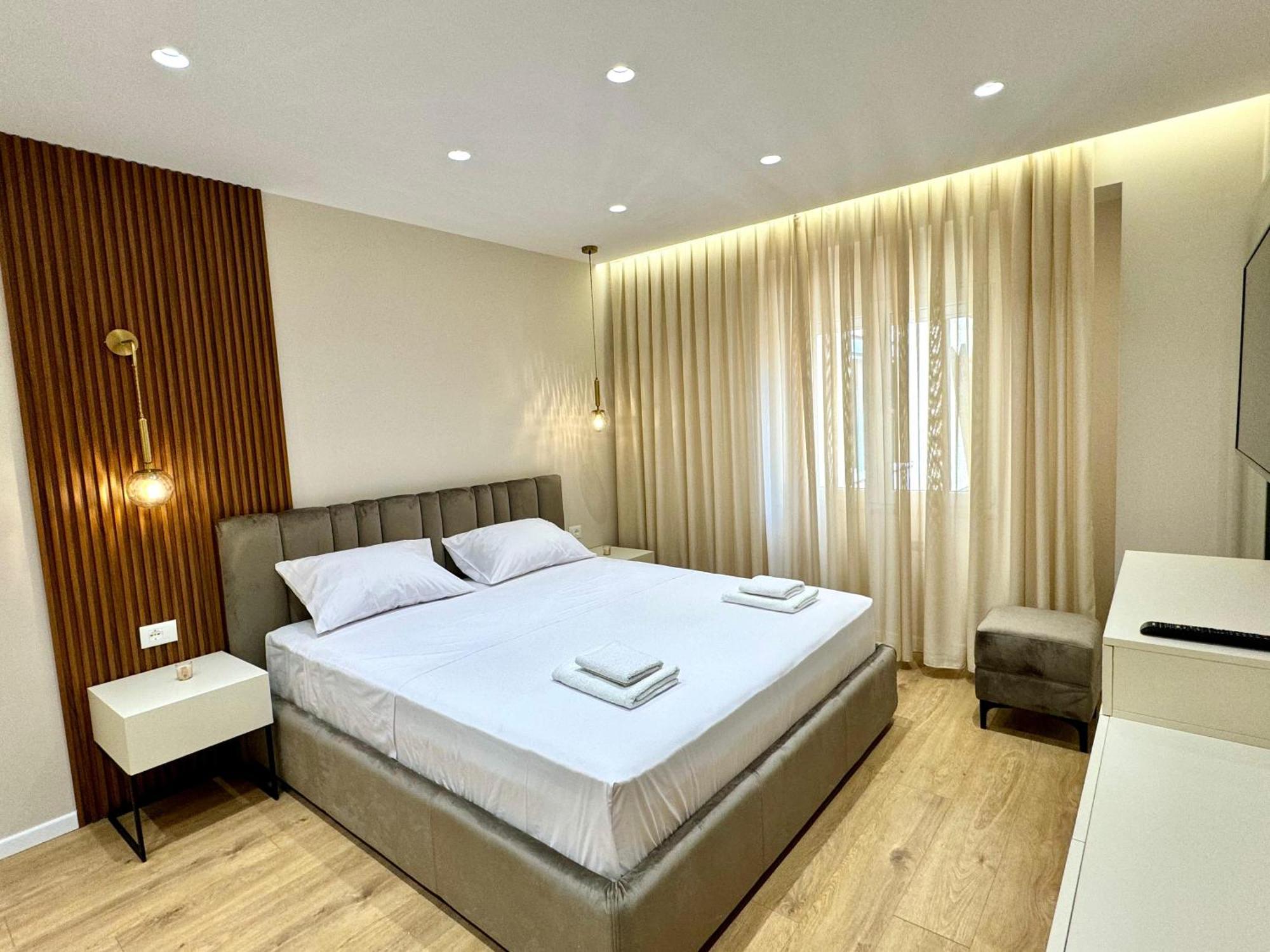 Hotell E&r At Myslym Shyri Tiranë